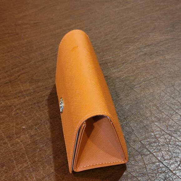 Tory Burch large sunglasses case with golden tone logo. - Picture 4 of 8